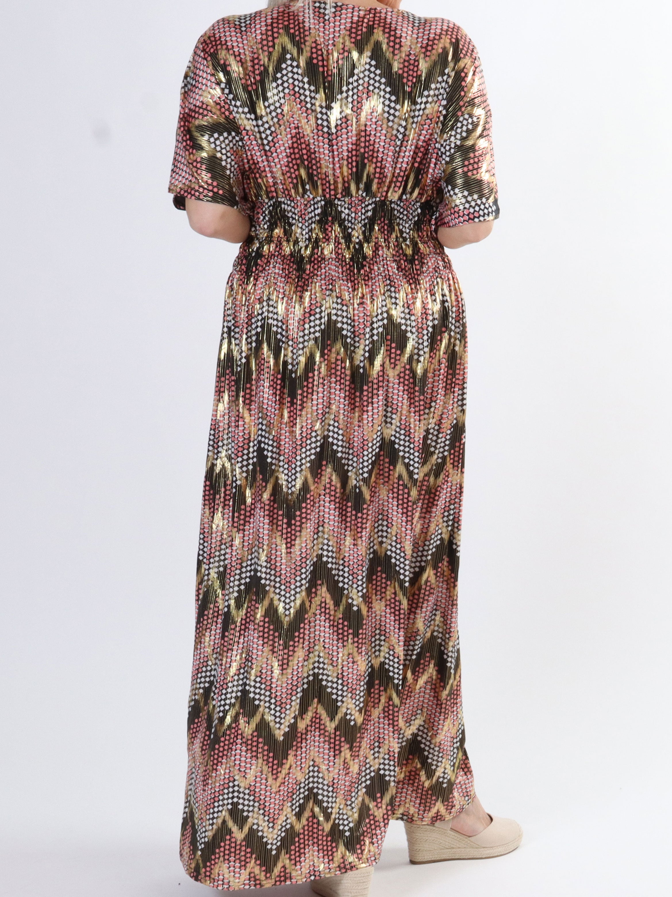 Pams Pattern - Lång elastisk plus size klänning i veckfritt tyg